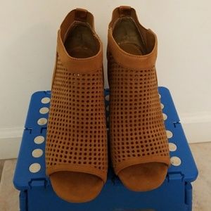 New Guess Shoes🔥SOLD🔥